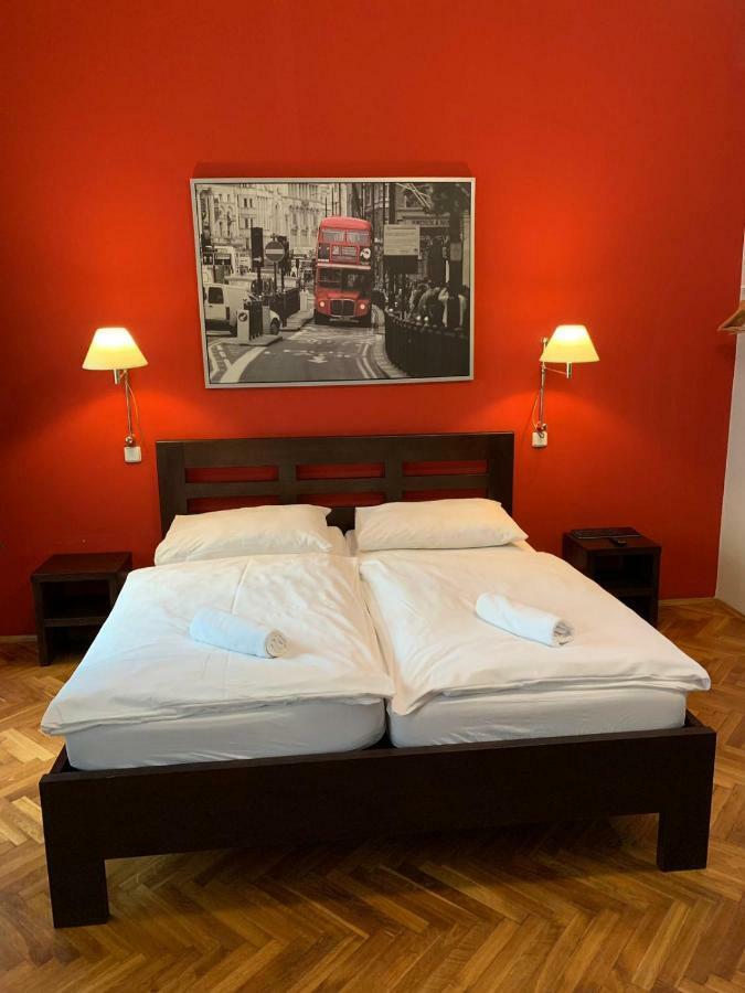 Central Station Studios Прага Экстерьер фото